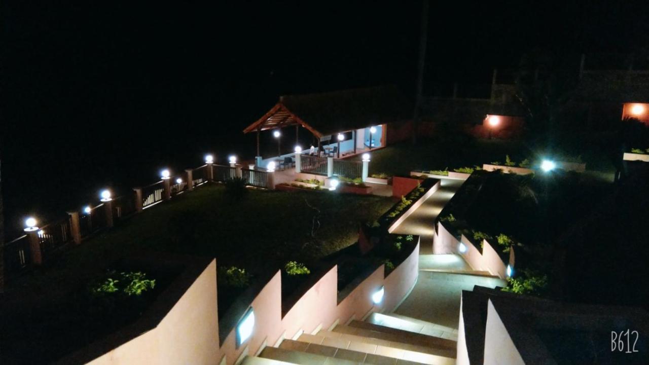 Tropic Garden Hotel Bakau Exterior foto